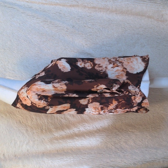 MAURICES PAINTED Burgundy Flower Patterned V-Neck Blouse Sz S - Picture 2 of 11